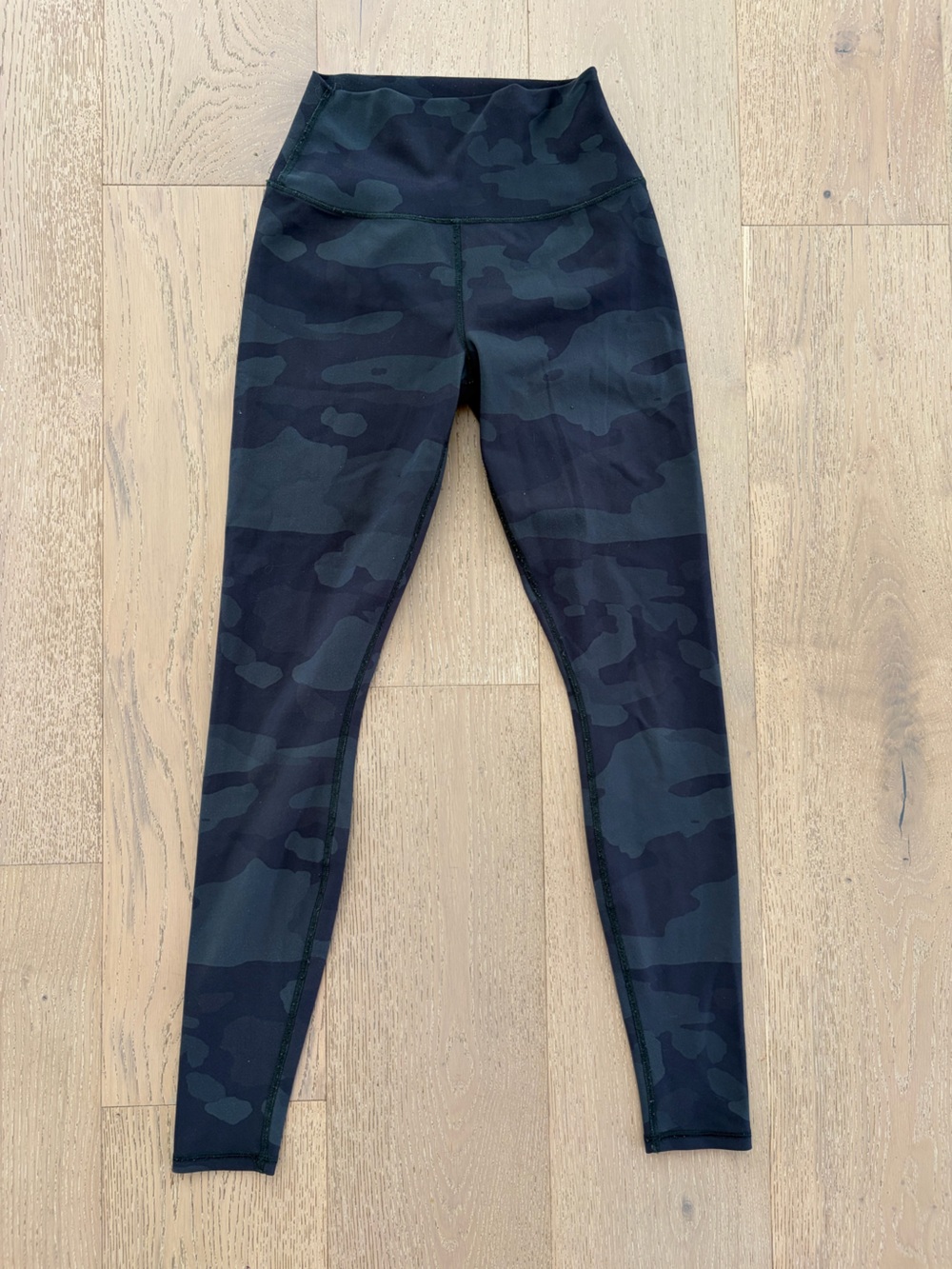 ALO  Women’s Camo Leggings sz XS